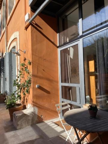 Un Oasis Au Coeur De La Vieille Ville, Classe 4 Etoiles Монпелие Екстериор снимка