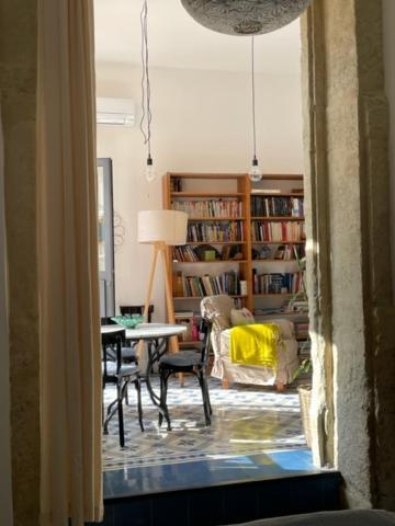 Un Oasis Au Coeur De La Vieille Ville, Classe 4 Etoiles Монпелие Екстериор снимка