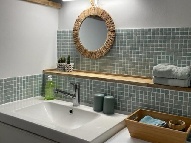 Un Oasis Au Coeur De La Vieille Ville, Classe 4 Etoiles Монпелие Екстериор снимка